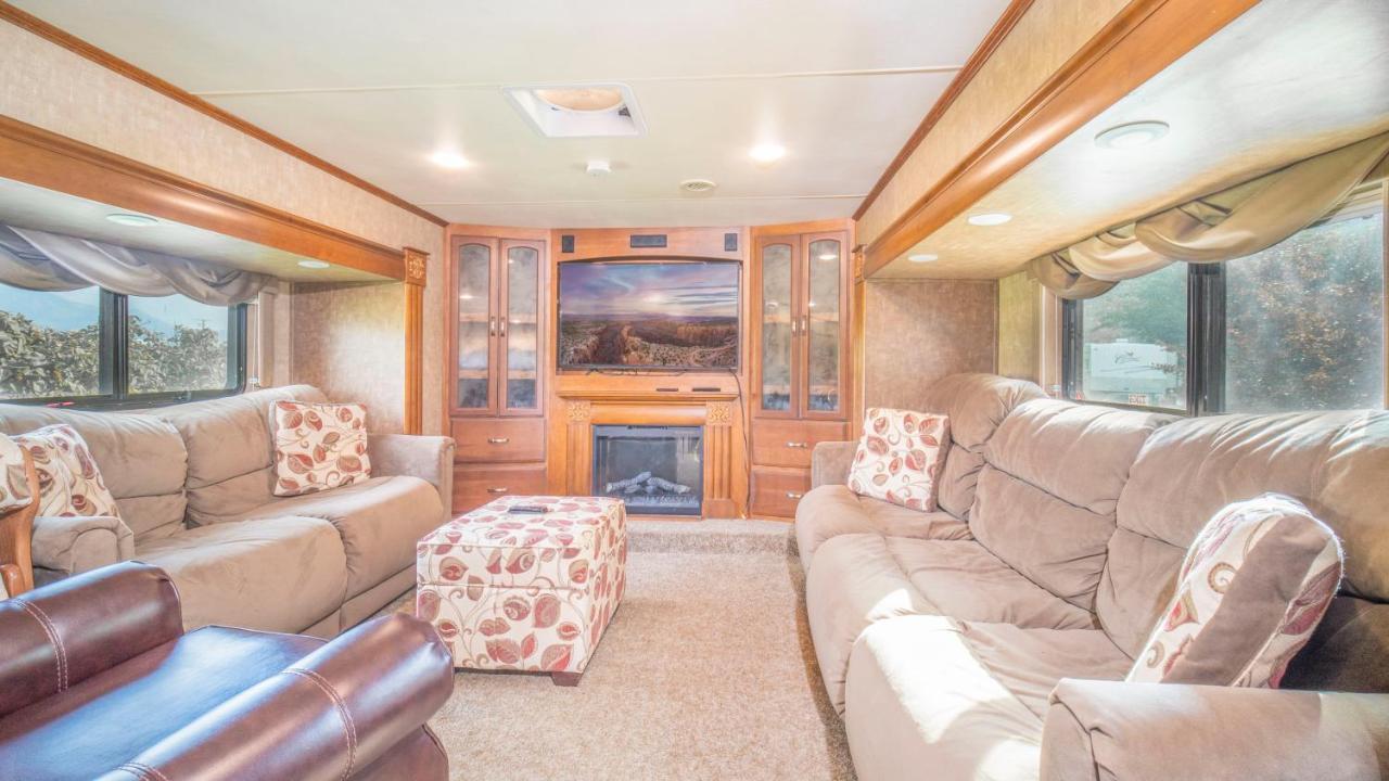 Outdoor Glamping Large 5Th Wheel Setup Ok4A Apartment Moab Exterior photo
